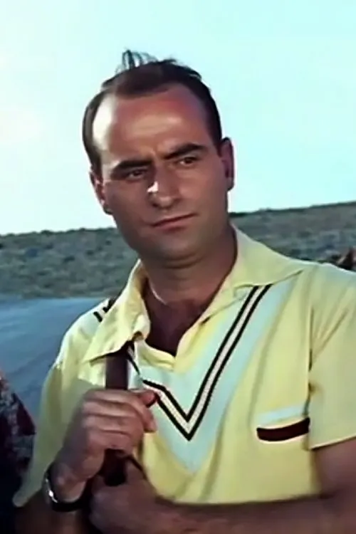 Nontas Kastanas interpretando a Giorgos Petridis