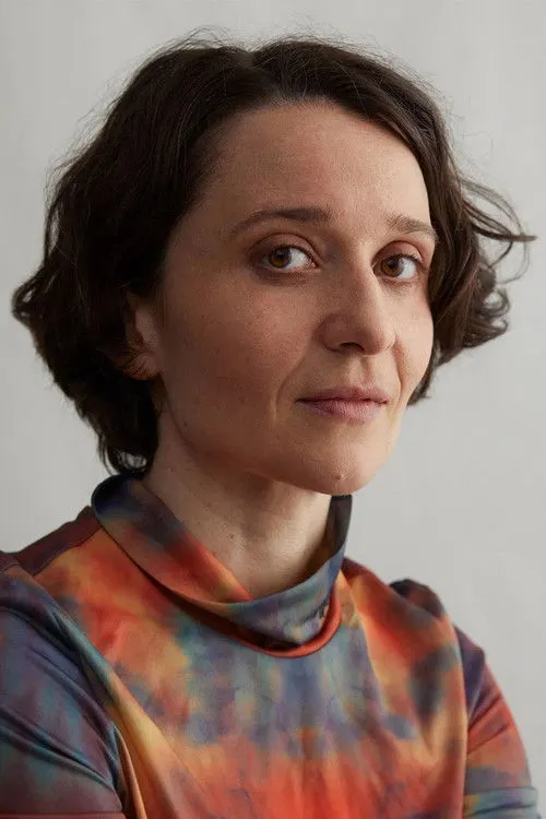 Noora Dadu interpretando a Dana