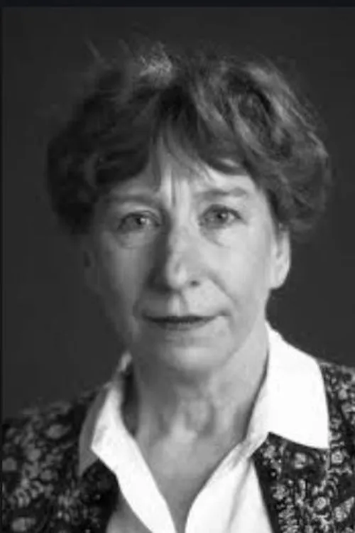 Nora Kretz interpretando a Moeder Overste