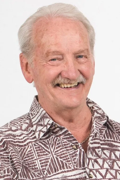 Bruce Lyons ha trabajado con Norman Fairley en 1 ocasiones