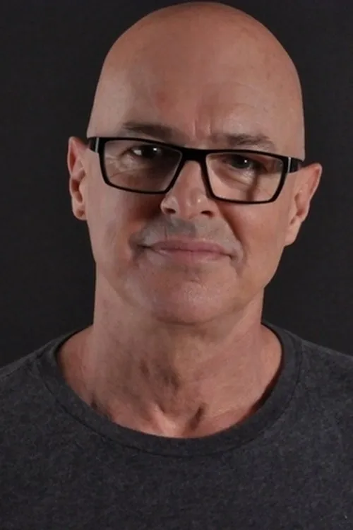 Norman Helms interpretando a Inspecteur Thibault