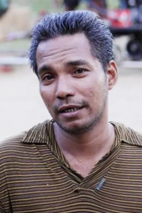 Norman R. Akyuwen interpretando a Debul