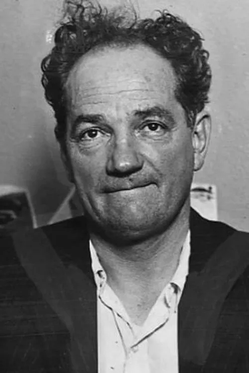 Norman Selby interpretando a 