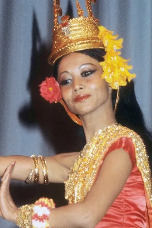 Saksi Sbong ha trabajado con Norodom Buppha Devi en 2 ocasiones