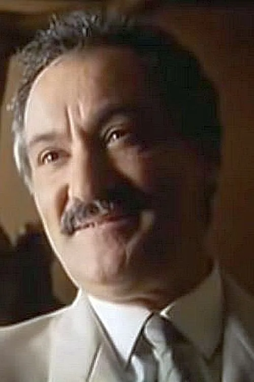 Nunzio Gallo interpretando a Paul