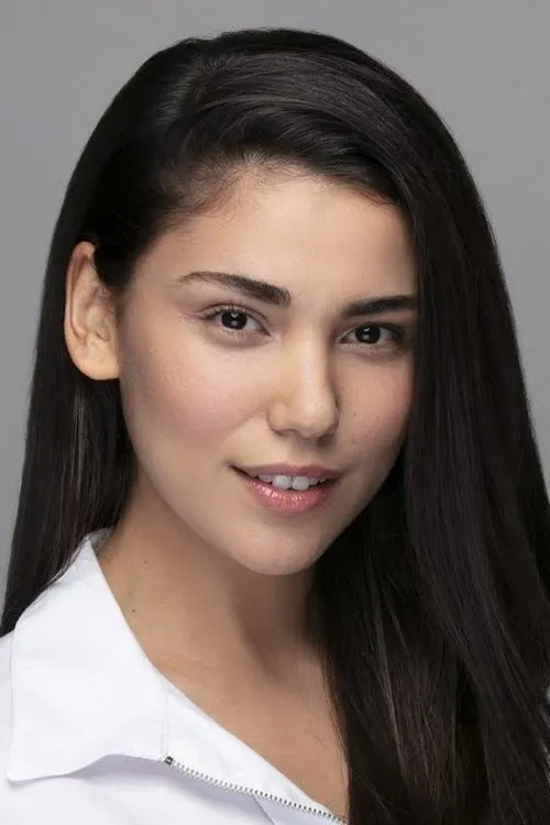 Nur Berfin Çiroğlu en su biografía y filmografía