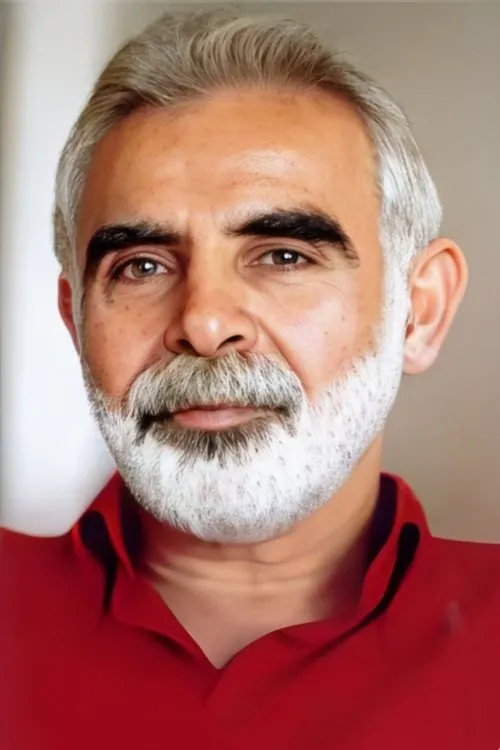 Nurettin Şen interpretando a Father