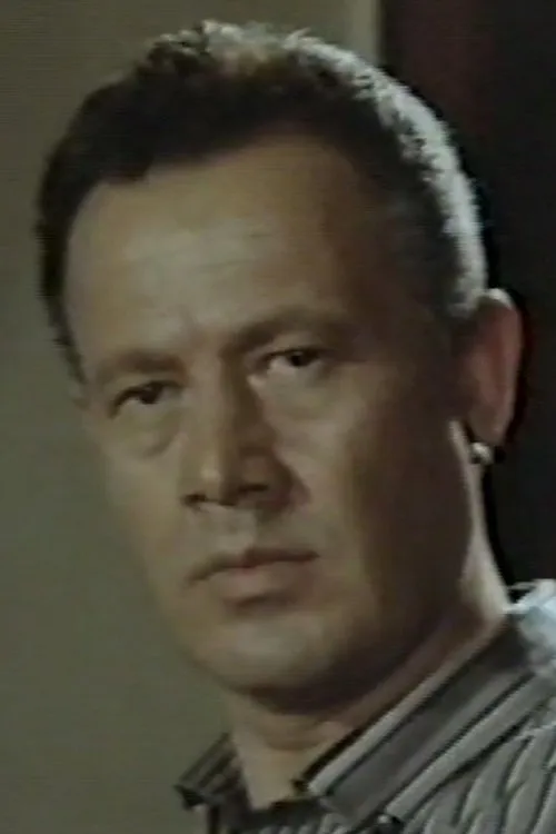 Nuri Altınok interpretando a 