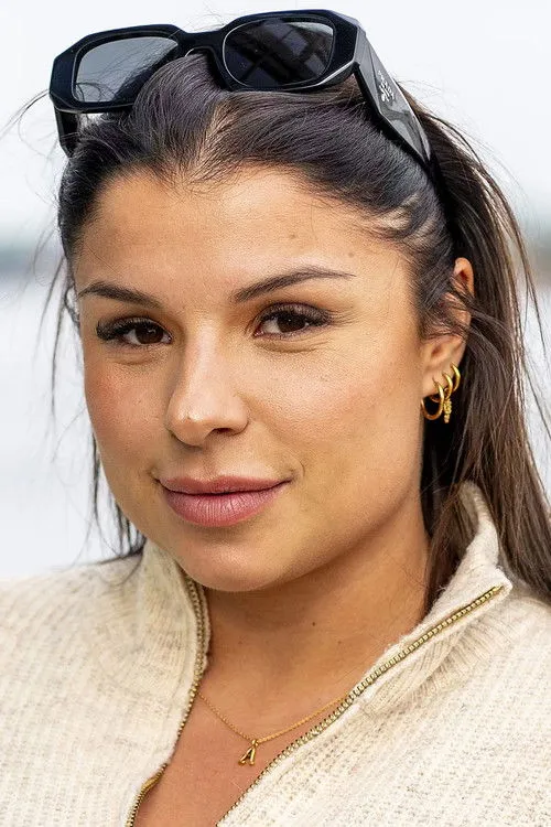 Nynne Larsen — personaje: Self