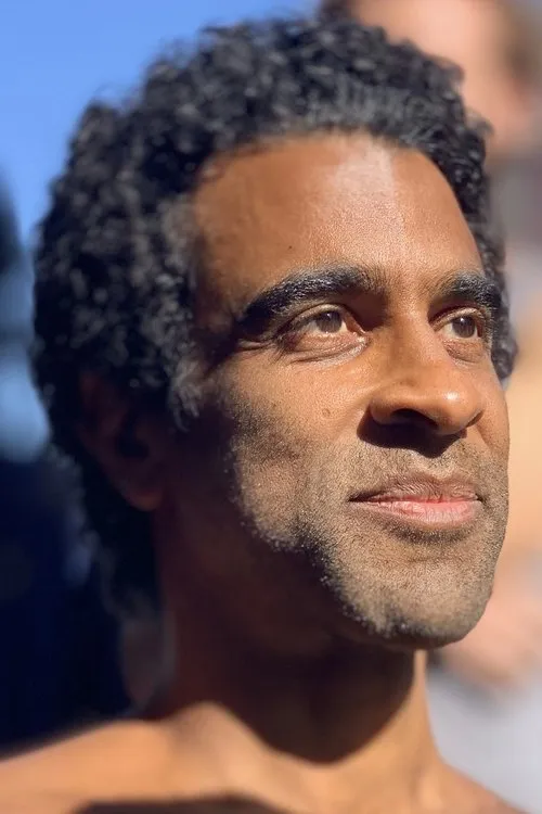 Janet Hirshenson ha trabajado con Obi Ndefo en 1 ocasiones