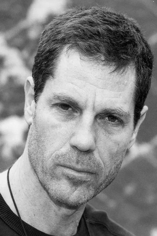 Ohad Naharin interpretando a Himself
