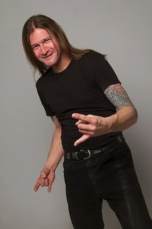 Olaf Zissel interpretando a Self - Drums