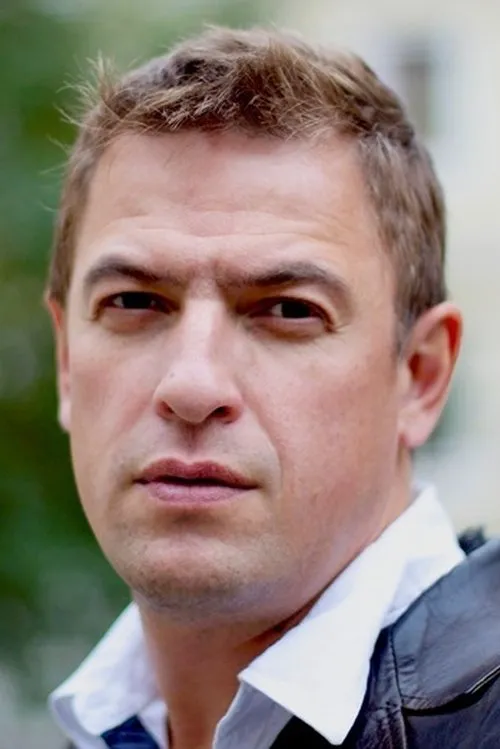 Олег Каменщиков interpretando a