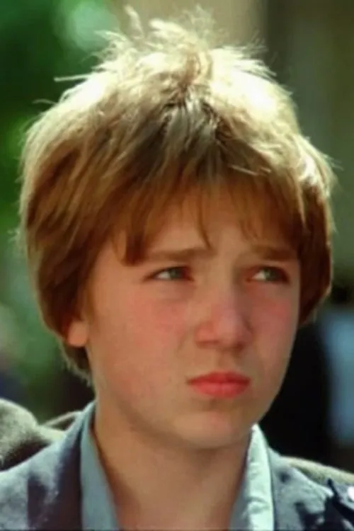 Oleg Yelykomov interpretando a Senka Laushkin