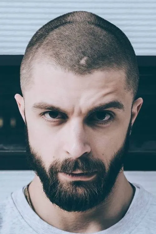 Oleksandr Bohachuk interpretando a Sasha