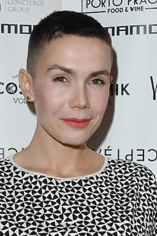 Olga Bołądź interpretando a Bela