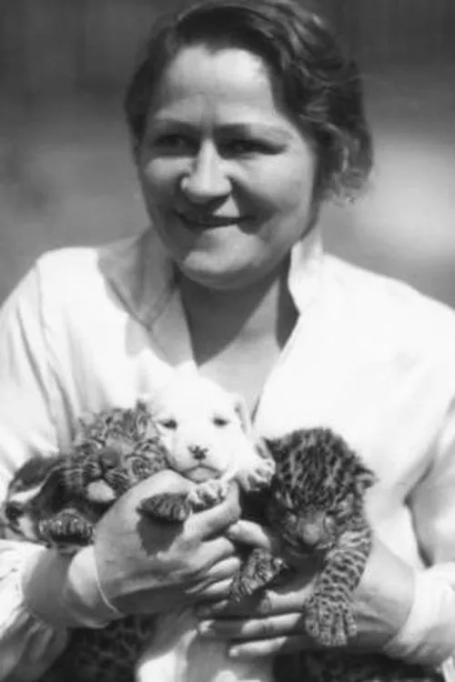 Olga Celeste interpretando a Dais