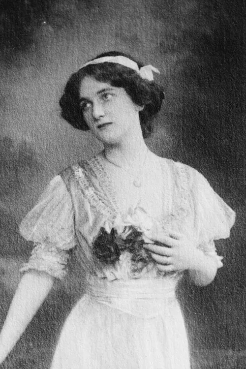 Olga Desmond interpretando a