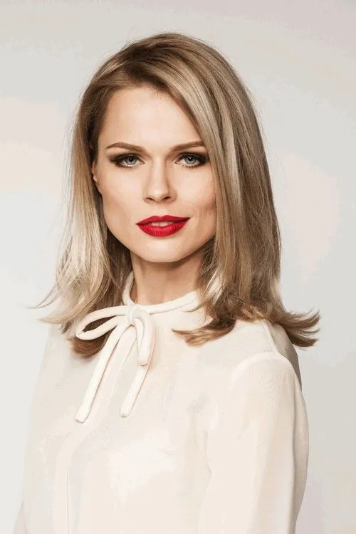 Olga Freimut interpretando a A journalist