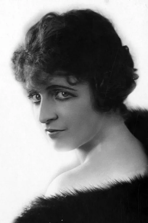 Olive Tell interpretando a Duchess of Chatsfield