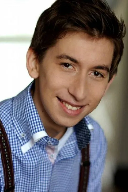 Oliver Ewy interpretando a Witek