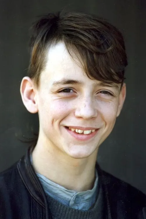 Oliver Loftéen interpretando a Åke