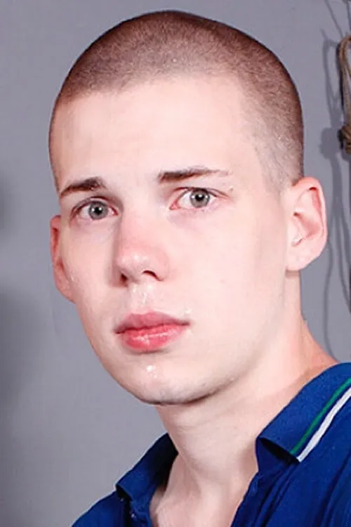 Oliver Wyatt interpretando a (archive footage)