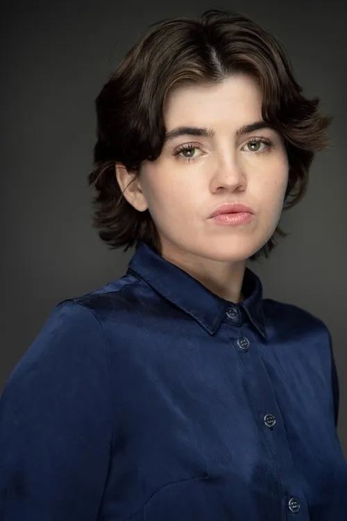 Olivia Allen interpretando a Girl on (segment: To Enter You Must)