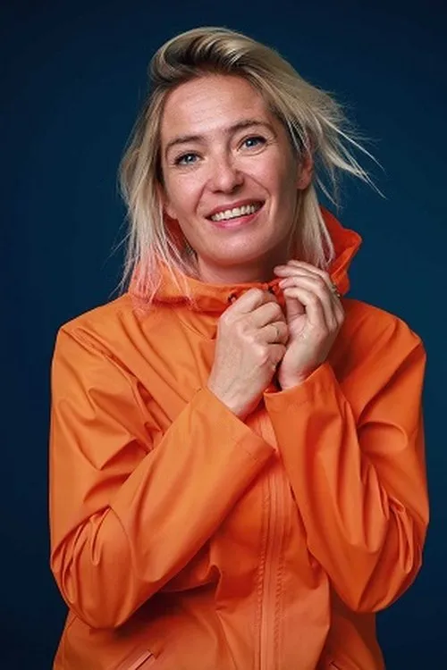 Olivia Corsini interpretando a Flavia