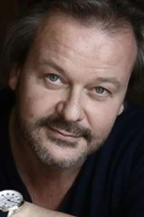 Olivier Mag interpretando a Fred