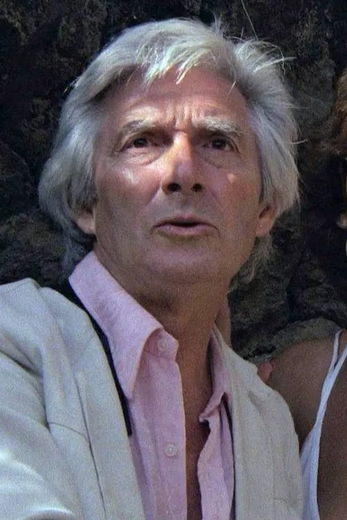 Olivier Mathot interpretando a Monsieur Danville