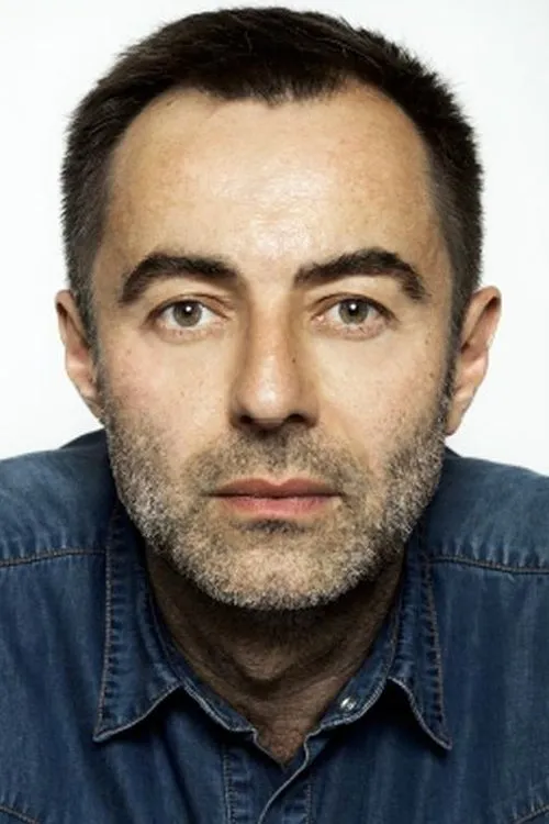 Olivier Nicklaus interpretando a Activist