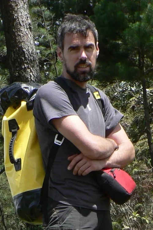 Olivier Testa interpretando a Himself