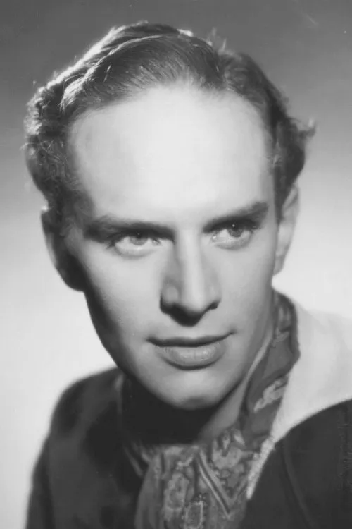 Olle Karlefeldt interpretando a 