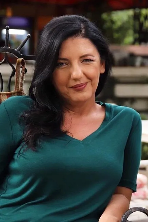 Olta Daku interpretando a Nada / Leda