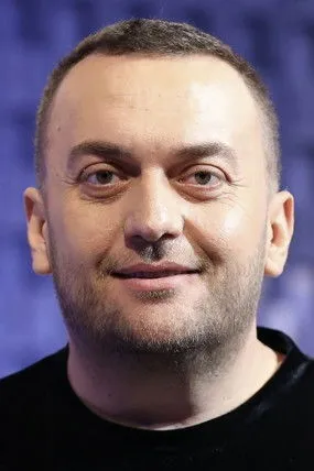 Fred Sybardhi ha trabajado con Olti Curri en 1 ocasiones