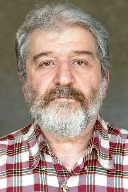 ????? ????? ha trabajado con Omid Roohani en 1 ocasiones