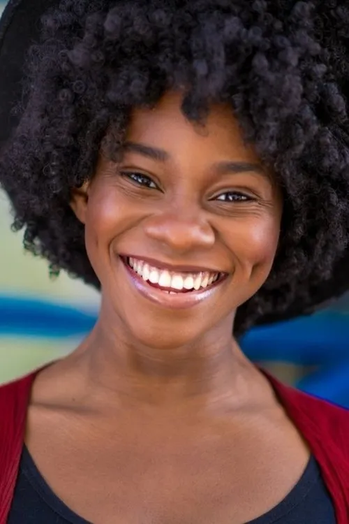 Omono Okojie interpretando a Dessy