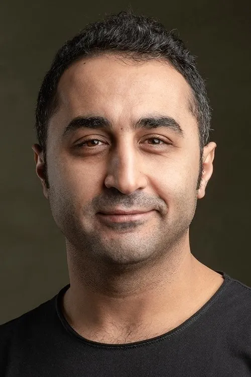 Onur Buldu interpretando a Sadik