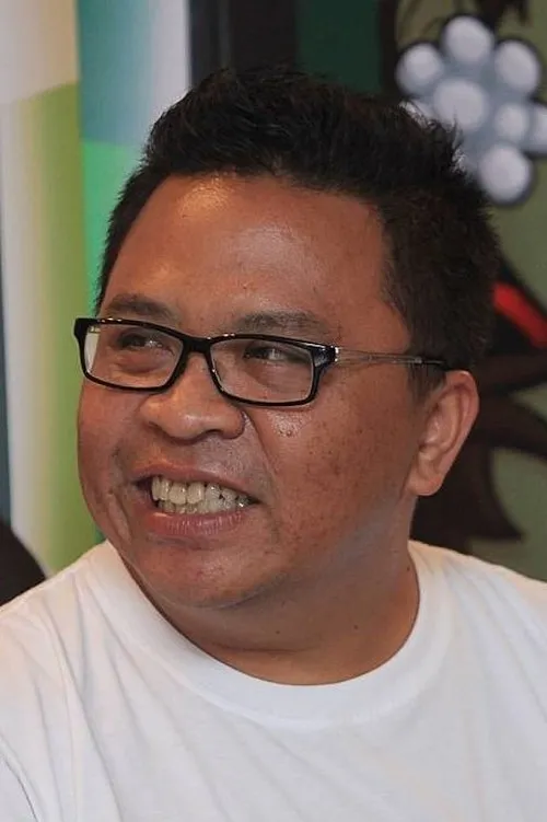 Oon Project Pop interpretando a dr Peni