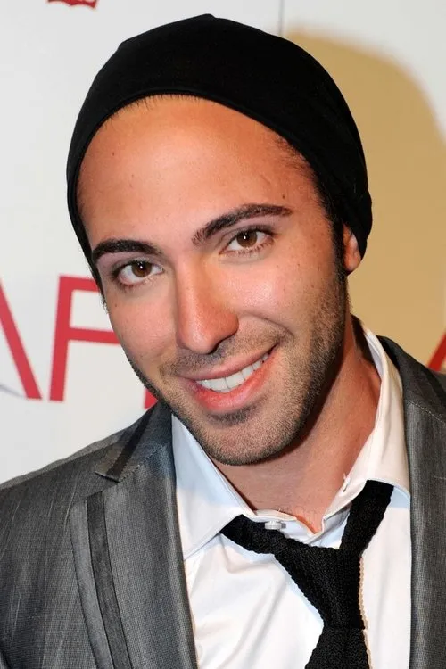 Oren Dayan interpretando a Ahmad