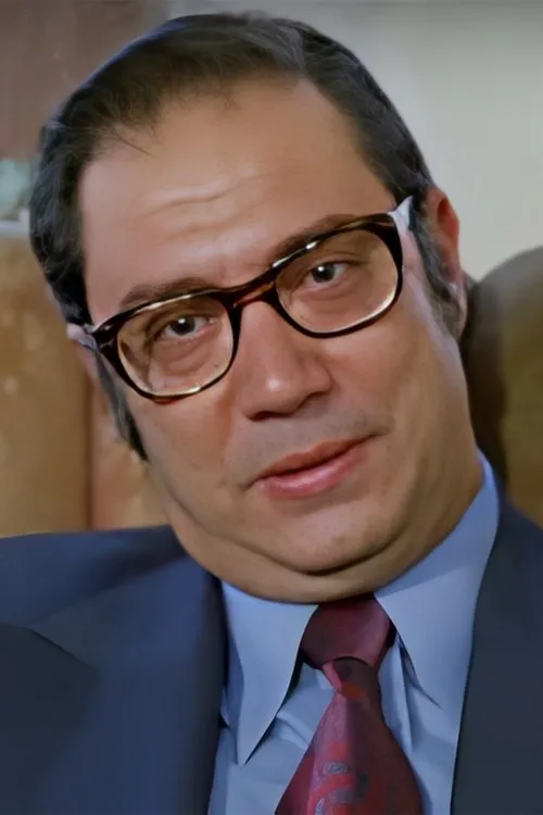 Orhan Aydınbaş interpretando a