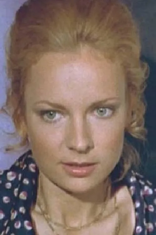 Orlane Paquin interpretando a Claire