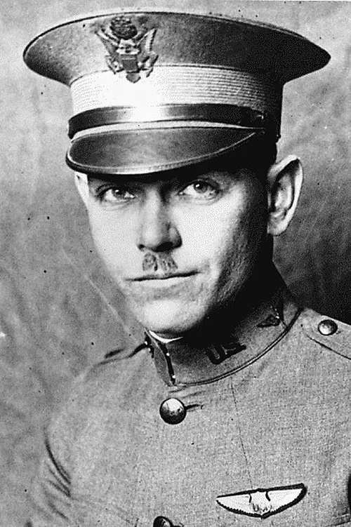 Ormer Locklear interpretando a Larry Cassidy (as Lieut. Ormer Locklear)