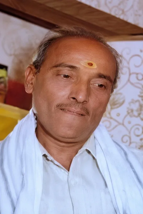 Pasi Narayanan ha trabajado con Oru Viral Krishna Rao en 8 ocasiones