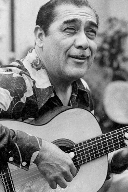 Oscar Aviles interpretando a Don Aníbal Reyes