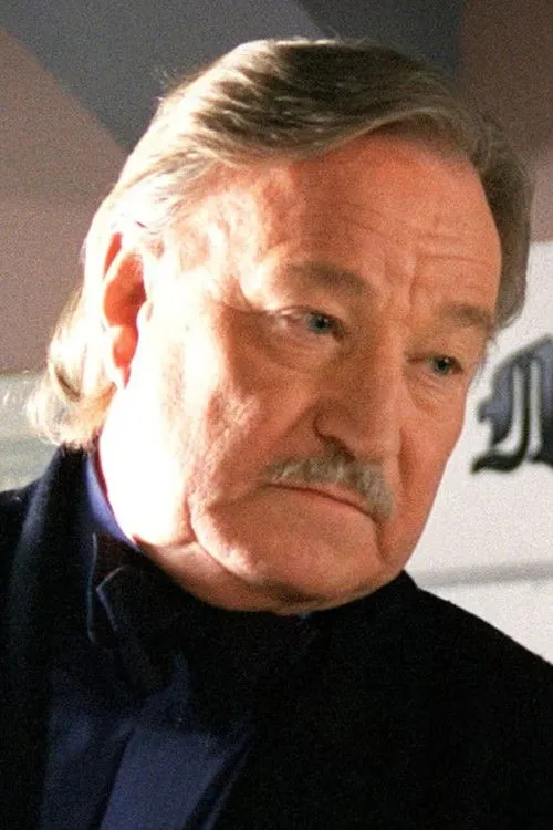 Ossi Ahlapuro interpretando a Isännöitsijä