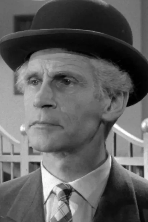 Otto Collin interpretando a Rechtsanwalt Radlow