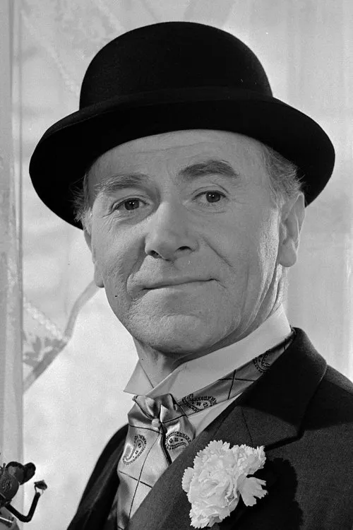 Otto Šimánek interpretando a Mall Detective