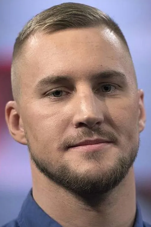 Otto Wallin interpretando a Self